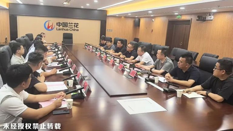 赵晨光与华电燃料物流公司客人座谈.jpg