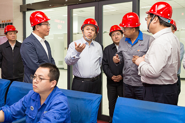 2017-10-1-刘峰在煤化工调研.jpg